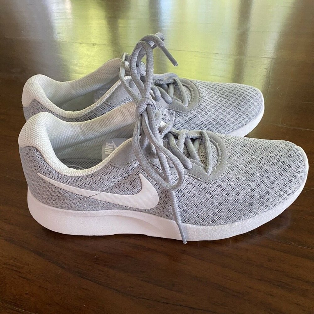 Nike Women's Sneakers - Tanjun Wolf Grey/White